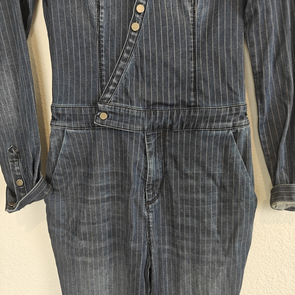 Bebe Denim Pinstripe Jumpsuit Sz 28 (US 6) V-Neck Button Chic Utility One-piece - Picture 6 of 16